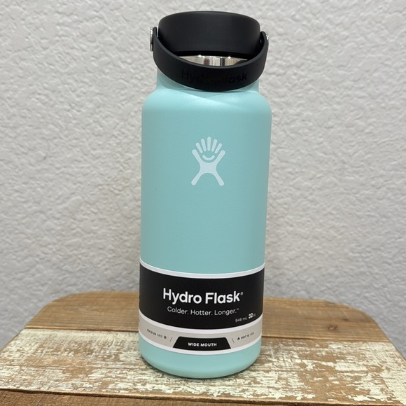 Hydro Flask 32 oz Wide Mouth Water Bottle in Dew - Picture 2 of 4